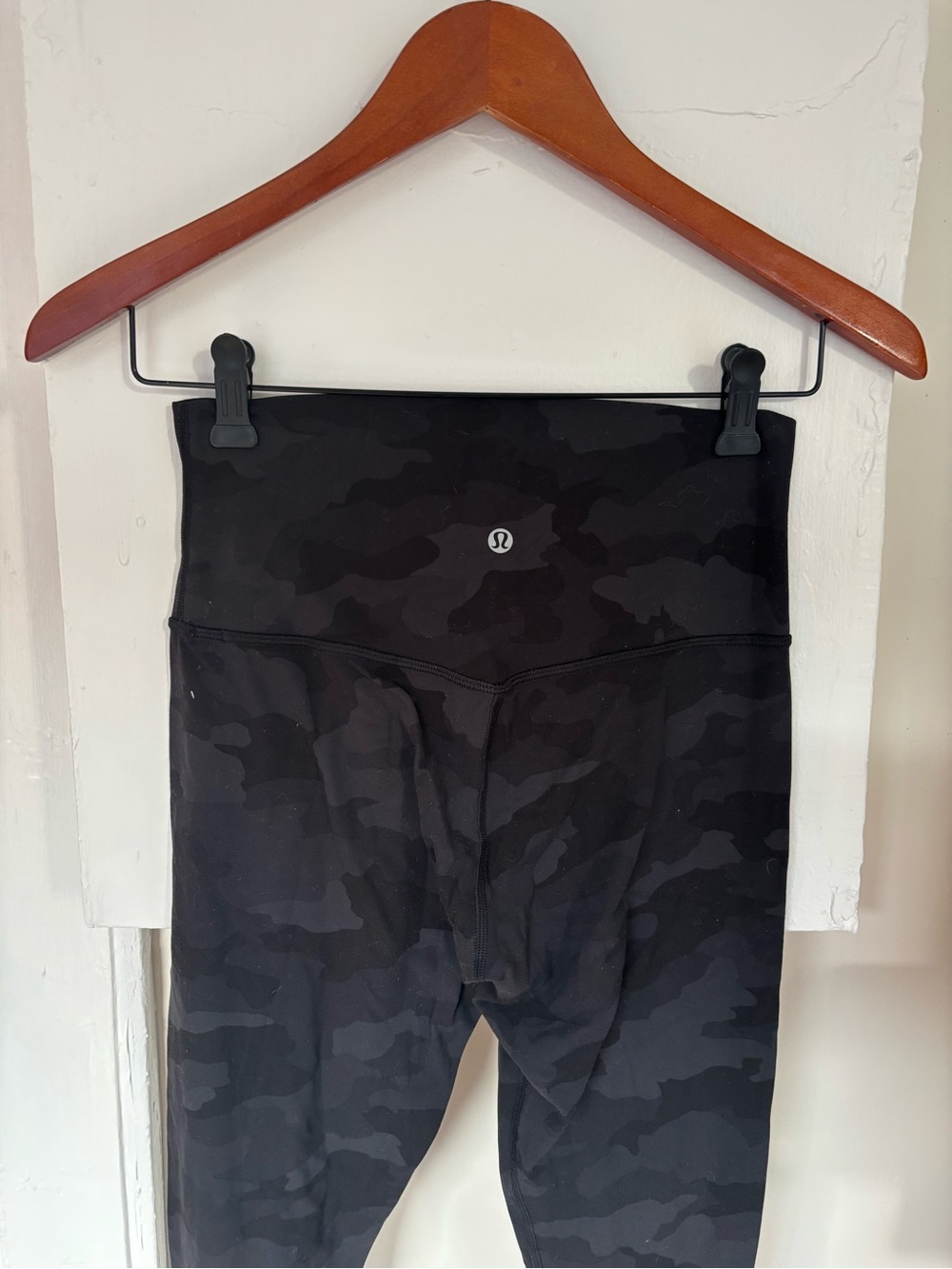 Lululemon High-Rise Camo Leggings in Black size 6